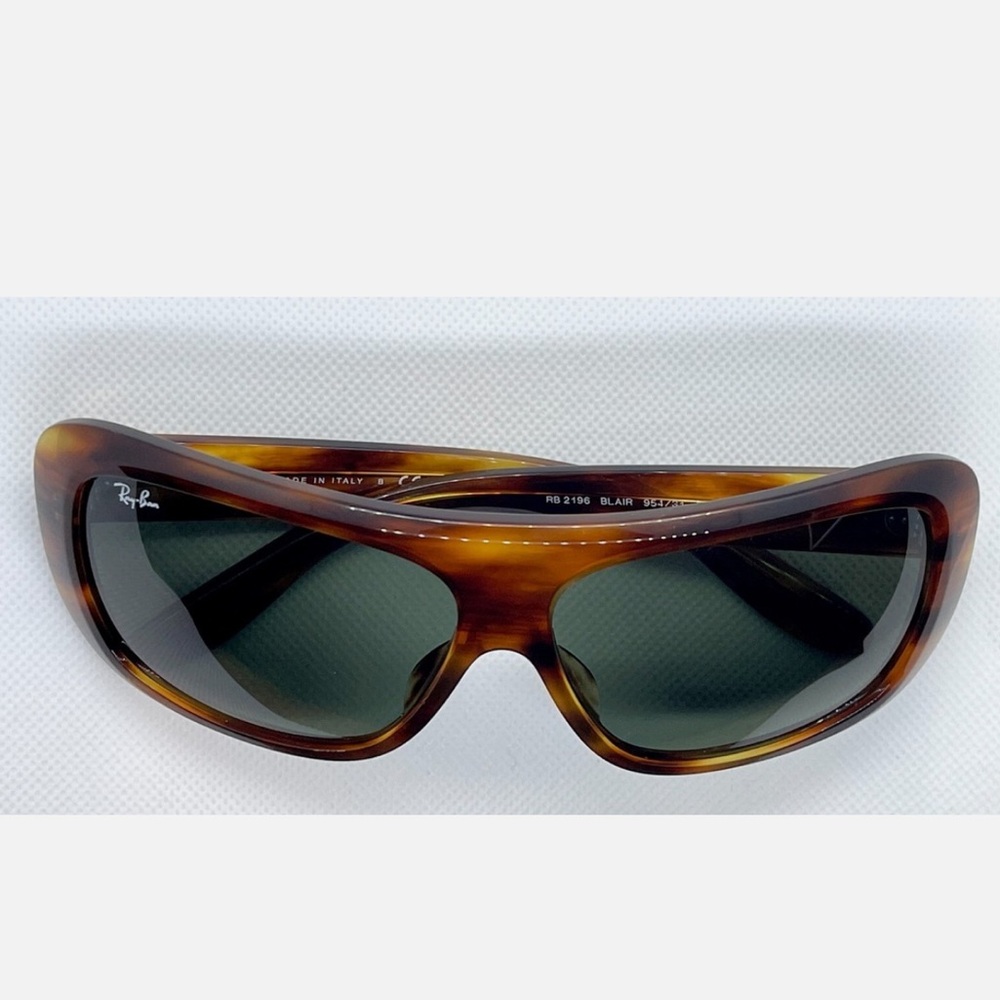 Ray-Ban Tortoiseshell Frame Sunglasses with Green Lenses - Picture 4 of 6